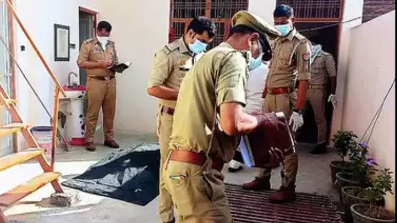 Man Kills Family : மனைவி.. குழந்தைகள் கொடூர கொலை.. அவர்கள் உடல்களோடு 3 நாள்கள் உறங்கிய நபர் என்ன நடந்தது?