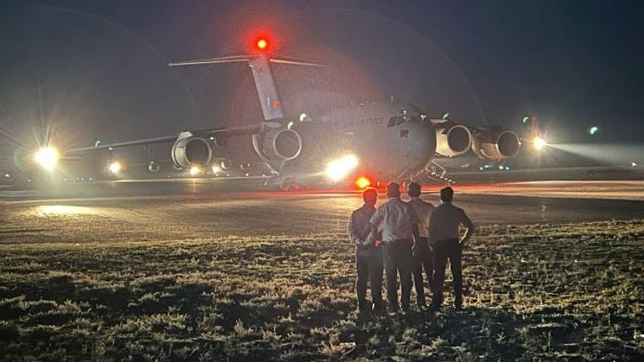 భారత్ తో మామూలుగా వుండదు ... ఏకంగా విమానాలే ఎగుమతి చేసేసిందిగా...! భారత్ తో మామూలుగా వుండదు ... ఏకంగా విమానాలే ఎగుమతి చేసేసిందిగా...!