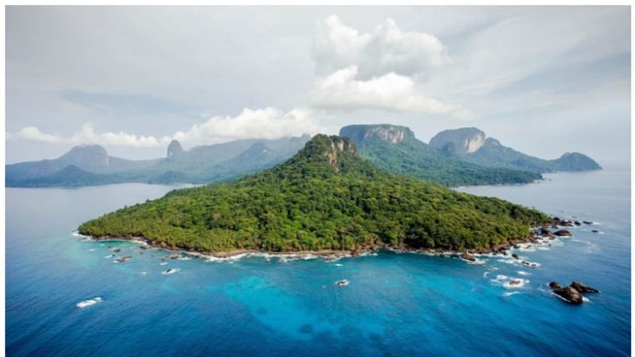 തിരിച്ചുകയറാൻ സമയം വൈകി; എട്ട് യാത്രക്കാരെ ആഫ്രിക്കൻ ദ്വീപിൽ ഉപേക്ഷിച്ച് കപ്പൽ പുറപ്പെട്ടു, സംഘത്തിൽ ഗർഭിണിയും