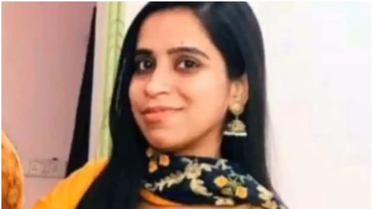 21 ലക്ഷവും ടൊയോട്ട ഫോർച്യൂണറും നൽകിയില്ല; യുവതിയെ ഭർതൃവീട്ടുകാർ മർദിച്ചുകൊന്നു, പരാതി 21 ലക്ഷവും ടൊയോട്ട ഫോർച്യൂണറും നൽകിയില്ല; യുവതിയെ ഭർതൃവീട്ടുകാർ മർദിച്ചുകൊന്നു, പരാതി