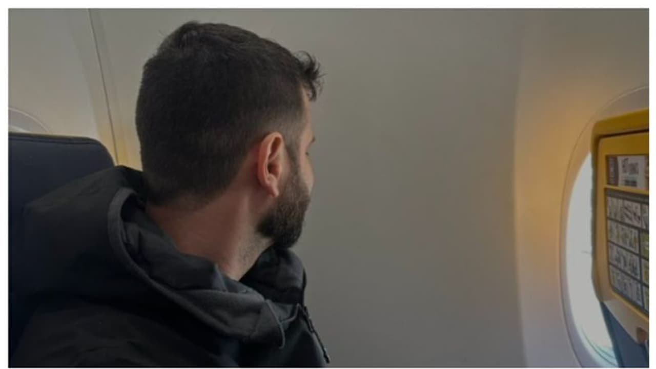 'കാശ് മുടക്കിയതാണ്, ജനൽ എവിടെ' എന്ന് യാത്രക്കാരൻ; തുറിച്ച് നോക്കിയാൽ കാണില്ലെന്ന് വിമാനക്കമ്പനി, കുറിപ്പ് വൈറൽ