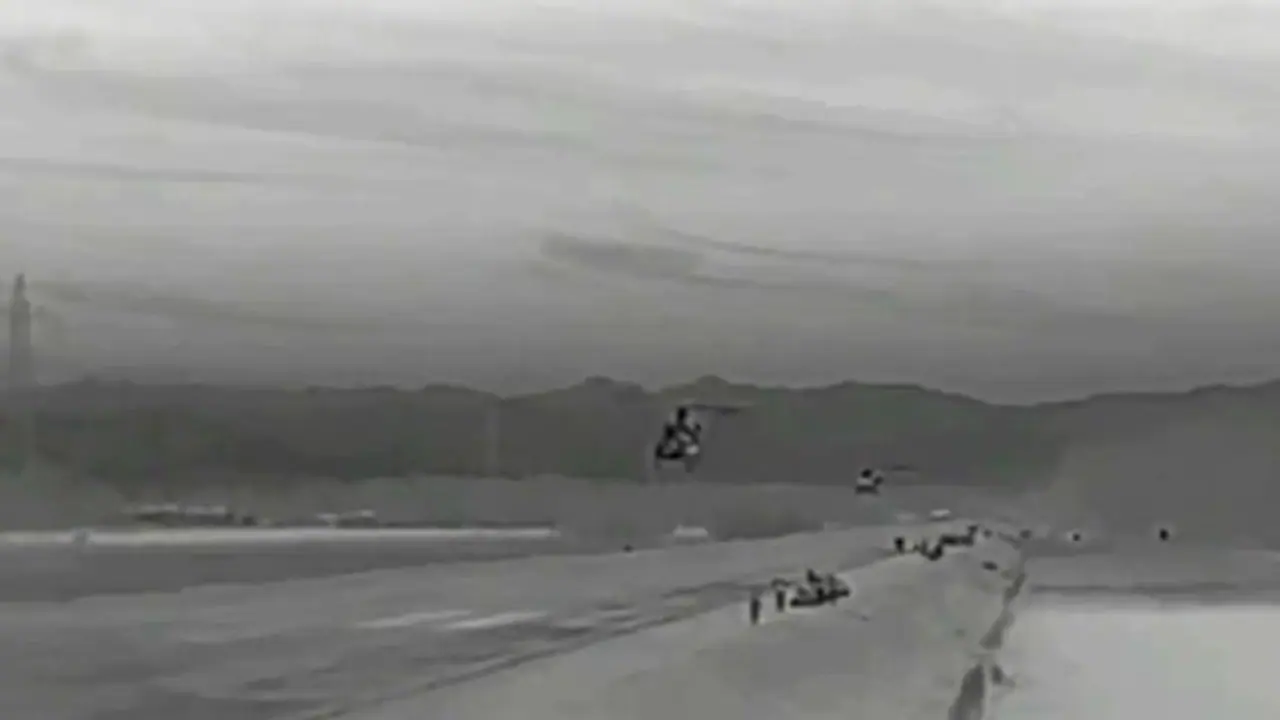 IAF uses 5 helicopters to test emergency landing strip on Jammu Srinagar national highway (WATCH) IAF uses 5 helicopters to test emergency landing strip on Jammu Srinagar national highway (WATCH)