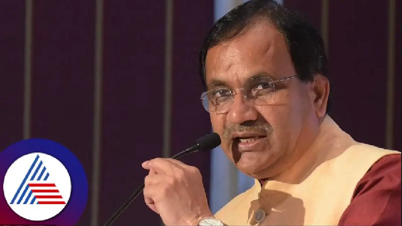 ಕರ್ನಾಟಕ ಸೇರಿ ಯಾವುದೇ ರಾಜ್ಯಕ್ಕೂ ಕೇಂದ್ರದಿಂದ ನಯಾ ಪೈಸೆ ಬಾಕಿ ಇಲ್ಲ: ಭಗವಂತ ಖೂಬಾ ಕರ್ನಾಟಕ ಸೇರಿ ಯಾವುದೇ ರಾಜ್ಯಕ್ಕೂ ಕೇಂದ್ರದಿಂದ ನಯಾ ಪೈಸೆ ಬಾಕಿ ಇಲ್ಲ: ಭಗವಂತ ಖೂಬಾ