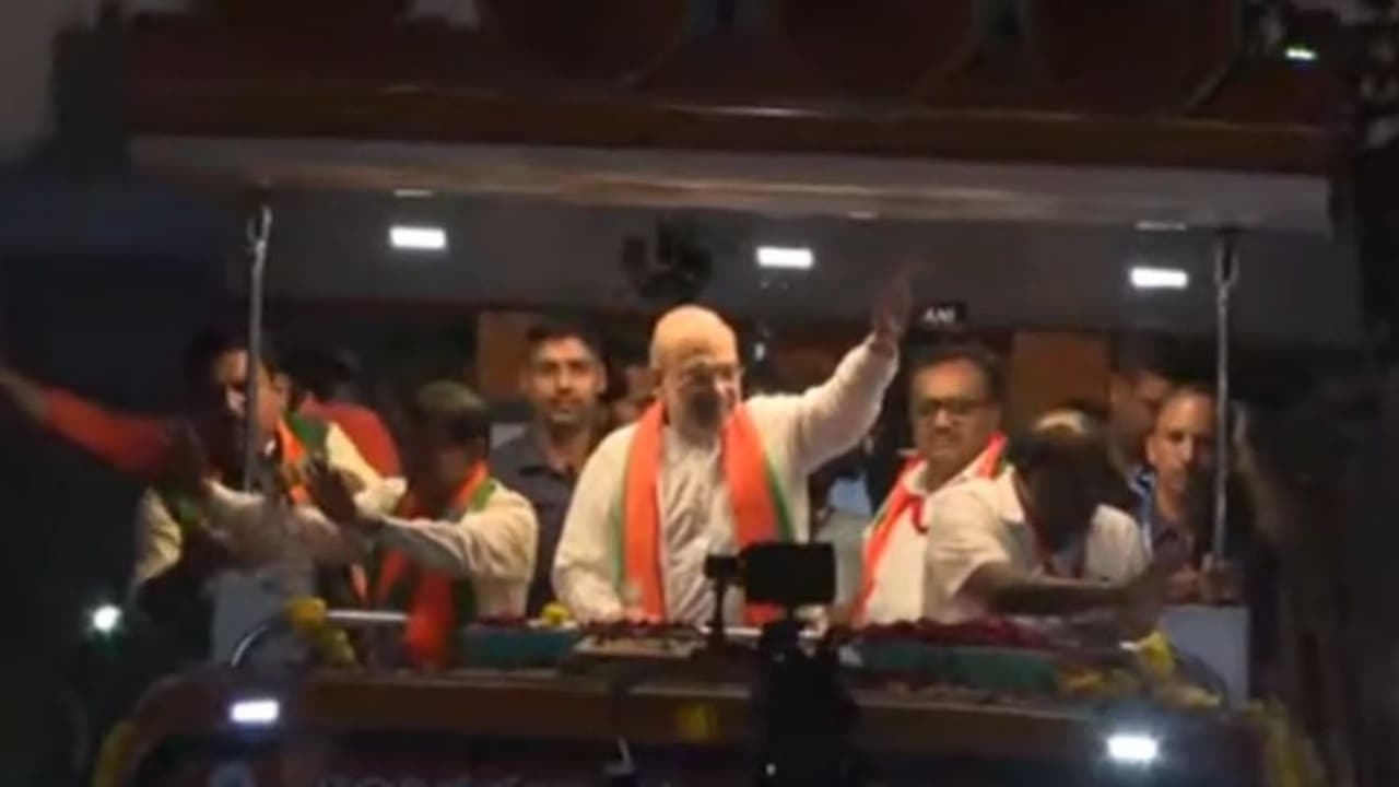 ಚೆನ್ನಪಟ್ಟಣದಲ್ಲಿ ಅಮಿತ್ ಶಾ ರೋಡ್ ಶೋ, ಡಿಕೆಶಿ ಕೋಟೆಯಲ್ಲಿ ಕೇಸರಿ ಸುನಾಮಿ! ಚೆನ್ನಪಟ್ಟಣದಲ್ಲಿ ಅಮಿತ್ ಶಾ ರೋಡ್ ಶೋ, ಡಿಕೆಶಿ ಕೋಟೆಯಲ್ಲಿ ಕೇಸರಿ ಸುನಾಮಿ!