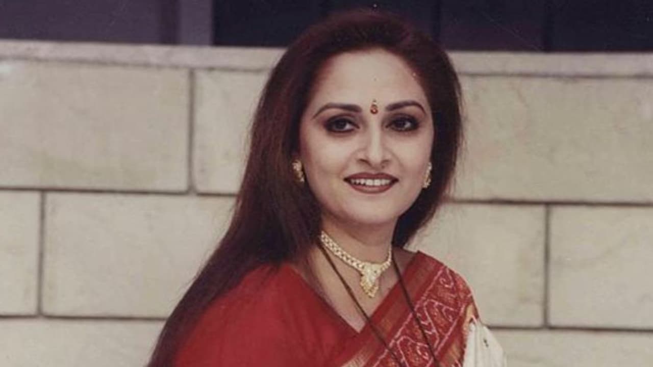 Jaya Prada takes holy dip at Sangam, praises Mahakumbh arrangements by PM Modi and CM Yogi Jaya Prada takes holy dip at Sangam, praises Mahakumbh arrangements by PM Modi and CM Yogi