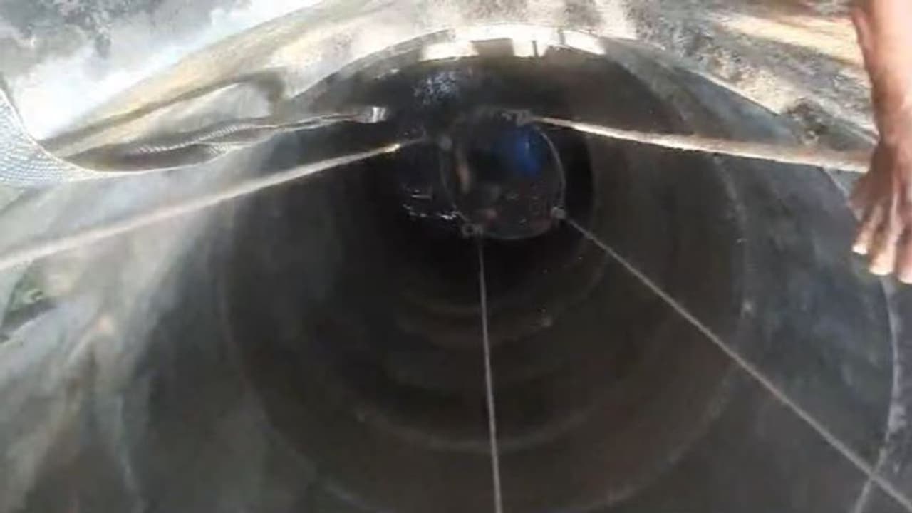 ആടിനെ രക്ഷിക്കാൻ ആദ്യം ഇറങ്ങിയ ഉടമ പെട്ടു, രക്ഷിക്കാൻ ഇറങ്ങി സഹായിയും; ഒടുവിൽ മൂവര്ക്കും രക്ഷ ഫയര്ഫോഴ്സ് ആടിനെ രക്ഷിക്കാൻ ആദ്യം ഇറങ്ങിയ ഉടമ പെട്ടു, രക്ഷിക്കാൻ ഇറങ്ങി സഹായിയും; ഒടുവിൽ മൂവര്ക്കും രക്ഷ ഫയര്ഫോഴ്സ്