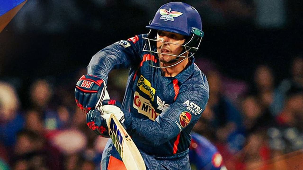 నన్నే సెంట్రల్ కాంట్రాక్ట్ నుంచి తొలగిస్తారా.. బ్యాట్తో క్వింటన్ డికాక్ విధ్వంసం నన్నే సెంట్రల్ కాంట్రాక్ట్ నుంచి తొలగిస్తారా.. బ్యాట్తో క్వింటన్ డికాక్ విధ్వంసం