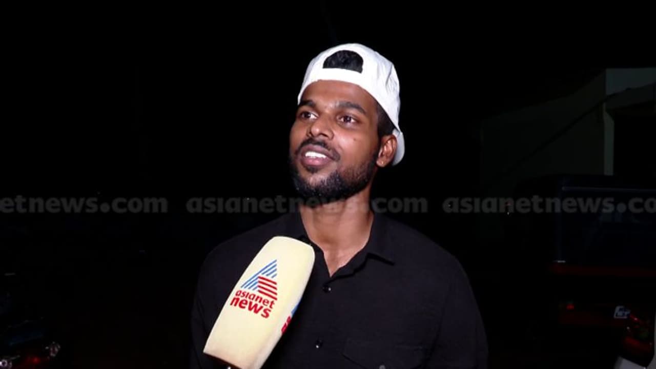 റഷ്യ സെക്യൂരിറ്റി ജോലി തട്ടിപ്പ്: ഇടനിലക്കാര് മലയാളികൾ, യുദ്ധമുഖത്ത് 150 ലേറെ ഇന്ത്യാക്കാരുണ്ടെന്നും പ്രിൻസ് റഷ്യ സെക്യൂരിറ്റി ജോലി തട്ടിപ്പ്: ഇടനിലക്കാര് മലയാളികൾ, യുദ്ധമുഖത്ത് 150 ലേറെ ഇന്ത്യാക്കാരുണ്ടെന്നും പ്രിൻസ്