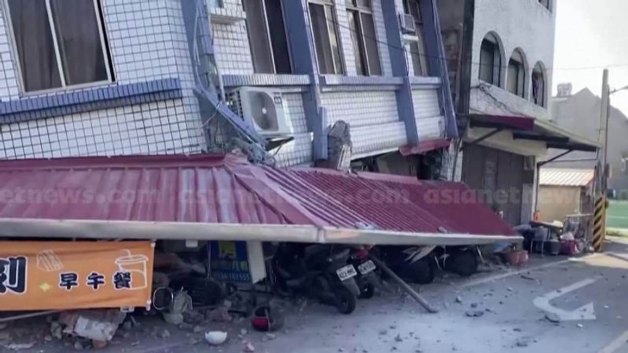 തായ്വാനിൽ അതിശക്തമായ ഭൂചലനം; സുനാമി മുന്നറിയിപ്പ് പുറപ്പെടുവിച്ചു, കെട്ടിടങ്ങൾ തകര്ന്നു തായ്വാനിൽ അതിശക്തമായ ഭൂചലനം; സുനാമി മുന്നറിയിപ്പ് പുറപ്പെടുവിച്ചു, കെട്ടിടങ്ങൾ തകര്ന്നു