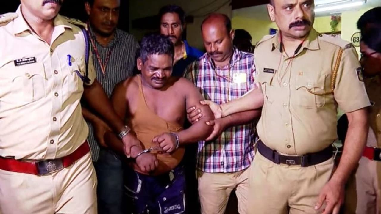 'രണ്ട് കൈകൾകൊണ്ടും ടിടിഇയെ പിന്നിൽ നിന്ന് തള്ളി'; പ്രതിക്കെതിരെ കൊലക്കുറ്റം ചുമത്തി, എഫ്ഐആർ വിവരങ്ങൾ 'രണ്ട് കൈകൾകൊണ്ടും ടിടിഇയെ പിന്നിൽ നിന്ന് തള്ളി'; പ്രതിക്കെതിരെ കൊലക്കുറ്റം ചുമത്തി, എഫ്ഐആർ വിവരങ്ങൾ