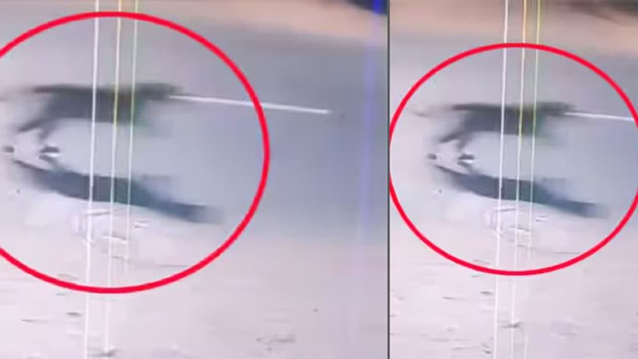 மயிலாடுதுறையில் சிறுத்தை நடமாட்டம்.. மக்களே வீடுகளை விட்டு வெளியே வராதீங்க.. பள்ளிக்கு விடுமுறை அறிவிப்பு! மயிலாடுதுறையில் சிறுத்தை நடமாட்டம்.. மக்களே வீடுகளை விட்டு வெளியே வராதீங்க.. பள்ளிக்கு விடுமுறை அறிவிப்பு!