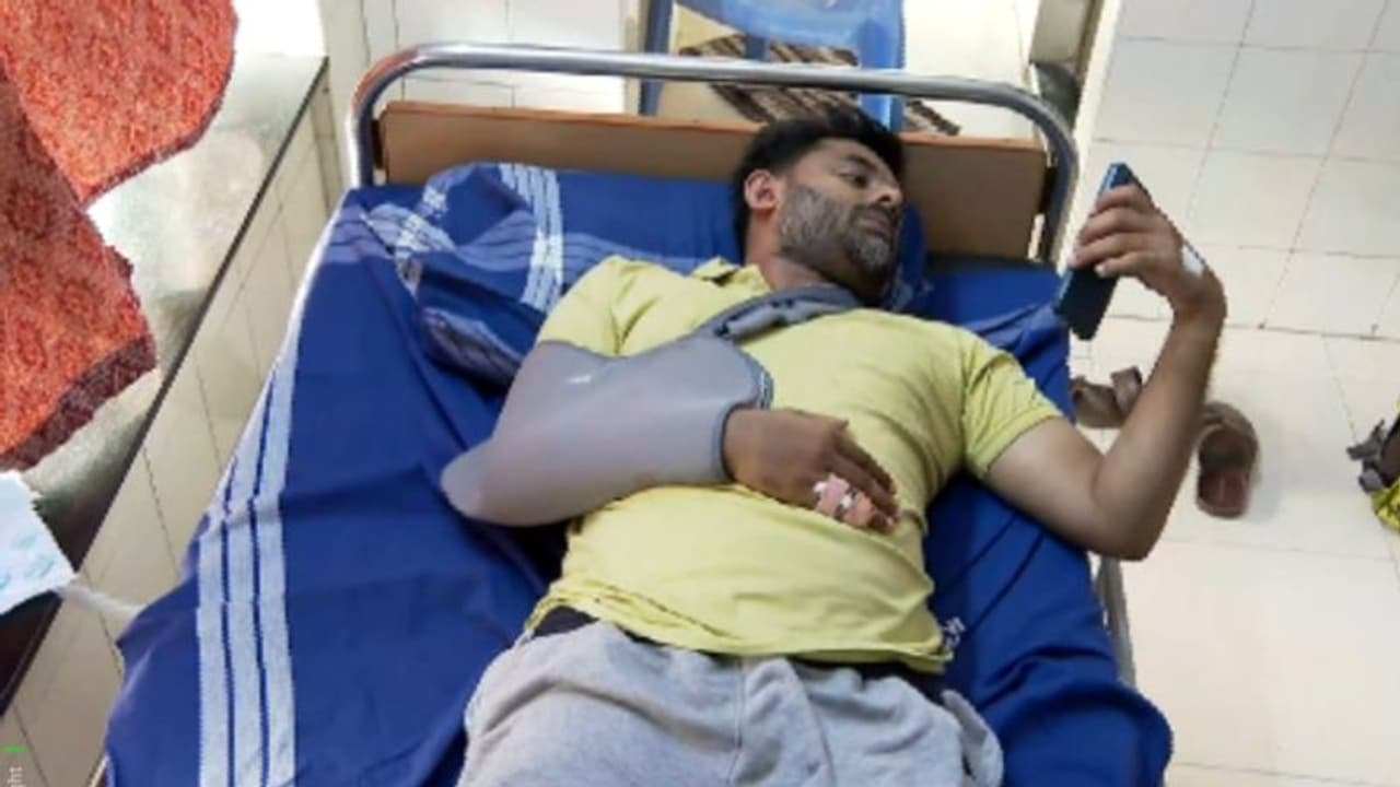 വല്ലാത്ത ചതി! തൃശൂരിൽ പൊലീസുകാരൻ യുവാവിനെ പറ്റിച്ച് തട്ടിയത് 21 ലക്ഷം, പരാതി കൊടുത്തതിന് ക്രൂര മർദ്ദനവും വല്ലാത്ത ചതി! തൃശൂരിൽ പൊലീസുകാരൻ യുവാവിനെ പറ്റിച്ച് തട്ടിയത് 21 ലക്ഷം, പരാതി കൊടുത്തതിന് ക്രൂര മർദ്ദനവും