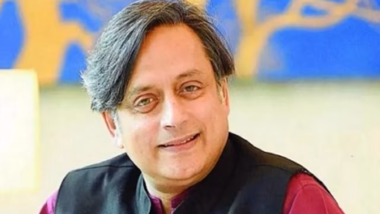 ಮುತ್ತು ಮತ್ತು ಮೂತ್ರವನ್ನು ಹೋಲಿಸಿದ ಸಂಸದ ಶಶಿ ತರೂರ್, ನೆಟಿಜೆನ್ಸ್ ಏನಂದ್ರು? ಮುತ್ತು ಮತ್ತು ಮೂತ್ರವನ್ನು ಹೋಲಿಸಿದ ಸಂಸದ ಶಶಿ ತರೂರ್, ನೆಟಿಜೆನ್ಸ್ ಏನಂದ್ರು?