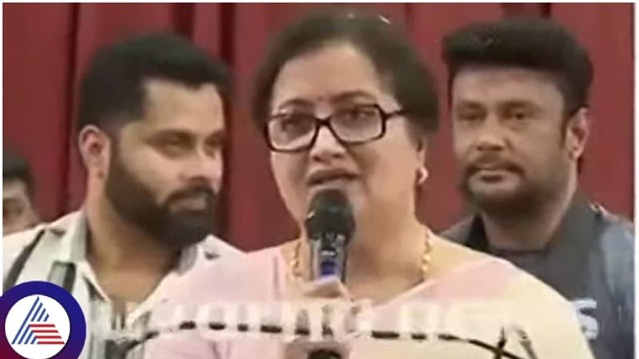 ಮಂಡ್ಯದ ಎಂಪಿ ಟಿಕೆಟ್ ಬಿಟ್ಟುಕೊಟ್ಟು ಬಿಜೆಪಿ ಸೇರುತ್ತೇನೆ: ಸ್ಪರ್ಧೆ ಮಾಡೊಲ್ಲವೆಂದು ಘೋಷಿಸಿದ ಸಂಸದೆ ಸುಮಲತಾ ಮಂಡ್ಯದ ಎಂಪಿ ಟಿಕೆಟ್ ಬಿಟ್ಟುಕೊಟ್ಟು ಬಿಜೆಪಿ ಸೇರುತ್ತೇನೆ: ಸ್ಪರ್ಧೆ ಮಾಡೊಲ್ಲವೆಂದು ಘೋಷಿಸಿದ ಸಂಸದೆ ಸುಮಲತಾ