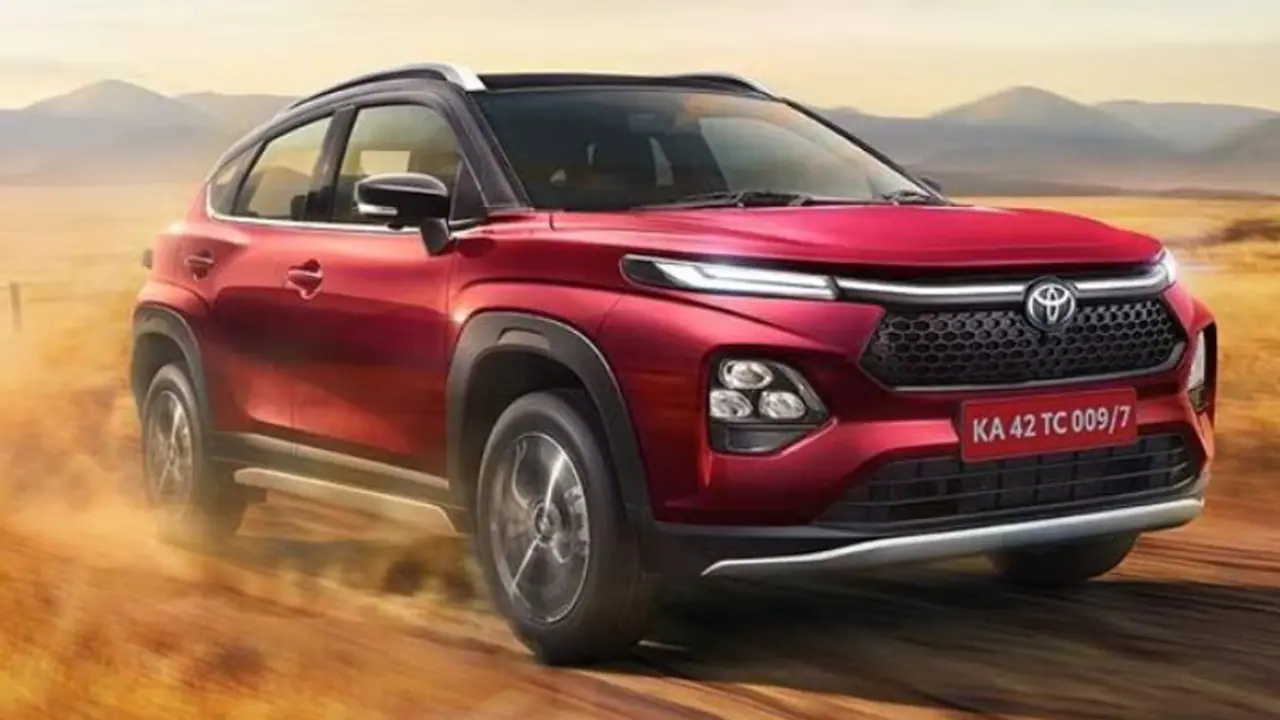 டொயோட்டா டாப் டக்கர் சேல்ஸ்! ஒரே மாதத்தில் அடிச்சுத் தூக்கிய விற்பனை! இதுதான் புது ரெக்கார்டு!