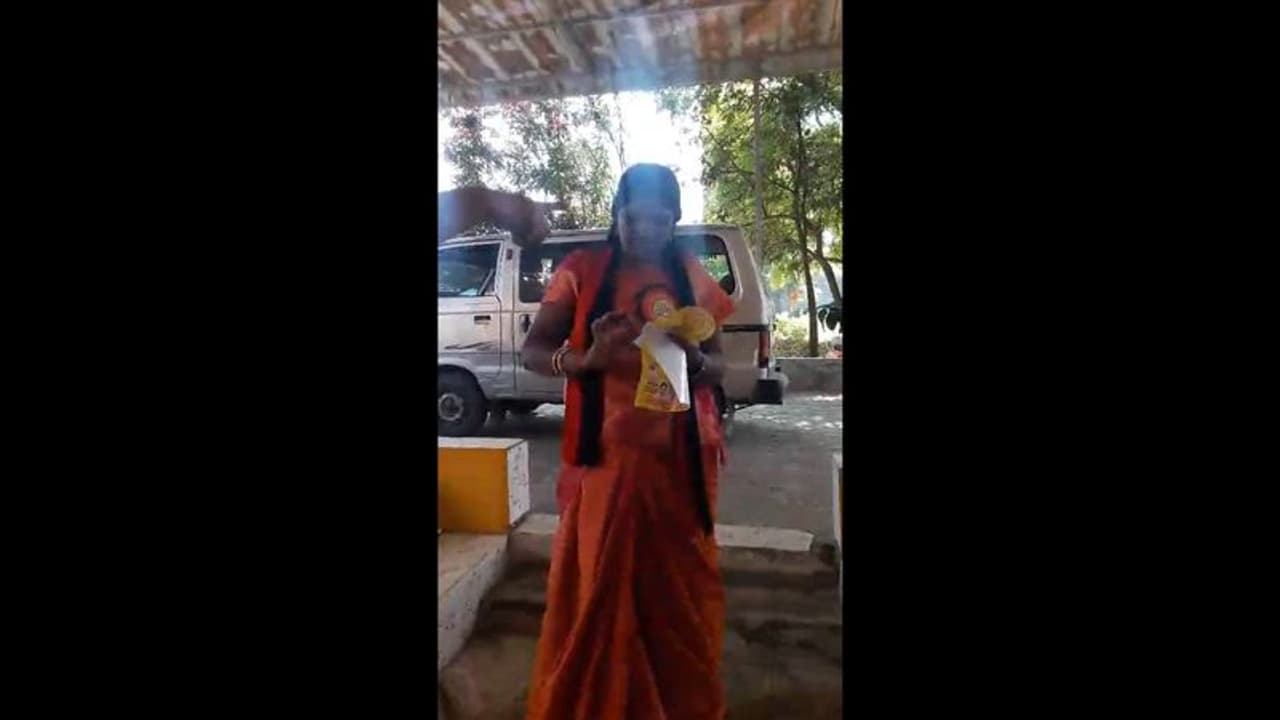 வாக்கு கேட்டு சென்ற திமுக நிர்வாகிகளை கேள்விகளால் வெளுத்து வாங்கிய குடும்ப பெண்கள்; கோவையில் பரபரப்பு