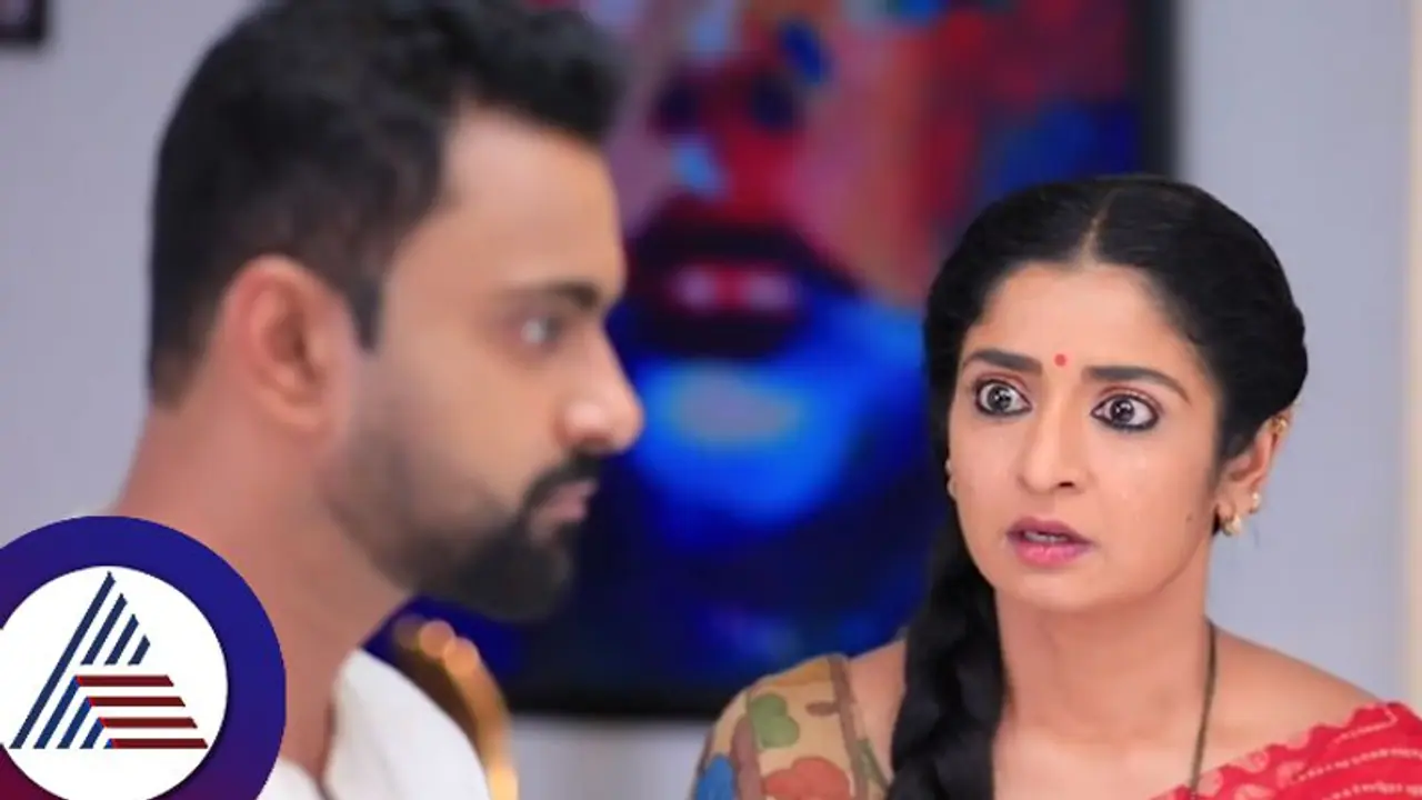 ಮಕ್ಕಳೆದುರು ತಾಂಡವ್ ಶಾಕಿಂಗ್ ಸತ್ಯ! ಹೆಣ್ಣಿನ ತಾಳ್ಮೆಗೆ ಬೆಲೆನೇ ಇಲ್ವಾ? ರೊಚ್ಚಿಗೆದ್ದ ಭಾಗ್ಯಲಕ್ಷ್ಮಿ ಫ್ಯಾನ್ಸ್... ಮಕ್ಕಳೆದುರು ತಾಂಡವ್ ಶಾಕಿಂಗ್ ಸತ್ಯ! ಹೆಣ್ಣಿನ ತಾಳ್ಮೆಗೆ ಬೆಲೆನೇ ಇಲ್ವಾ? ರೊಚ್ಚಿಗೆದ್ದ ಭಾಗ್ಯಲಕ್ಷ್ಮಿ ಫ್ಯಾನ್ಸ್...