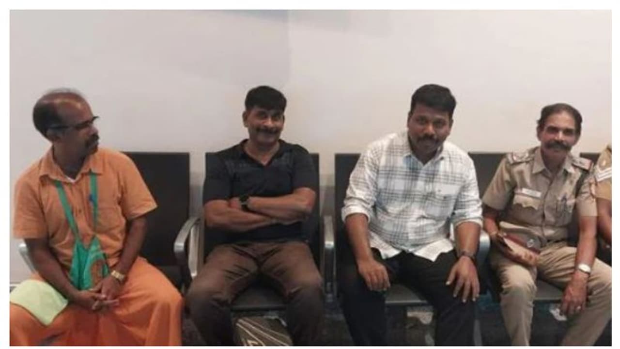 രാജീവ് ഗാന്ധിയുടെ കൊലപാതകത്തിൽ ശിക്ഷിക്കപ്പെട്ട മൂന്ന് പേർ ശ്രീലങ്കയിലേക്ക് തിരിച്ചു രാജീവ് ഗാന്ധിയുടെ കൊലപാതകത്തിൽ ശിക്ഷിക്കപ്പെട്ട മൂന്ന് പേർ ശ്രീലങ്കയിലേക്ക് തിരിച്ചു