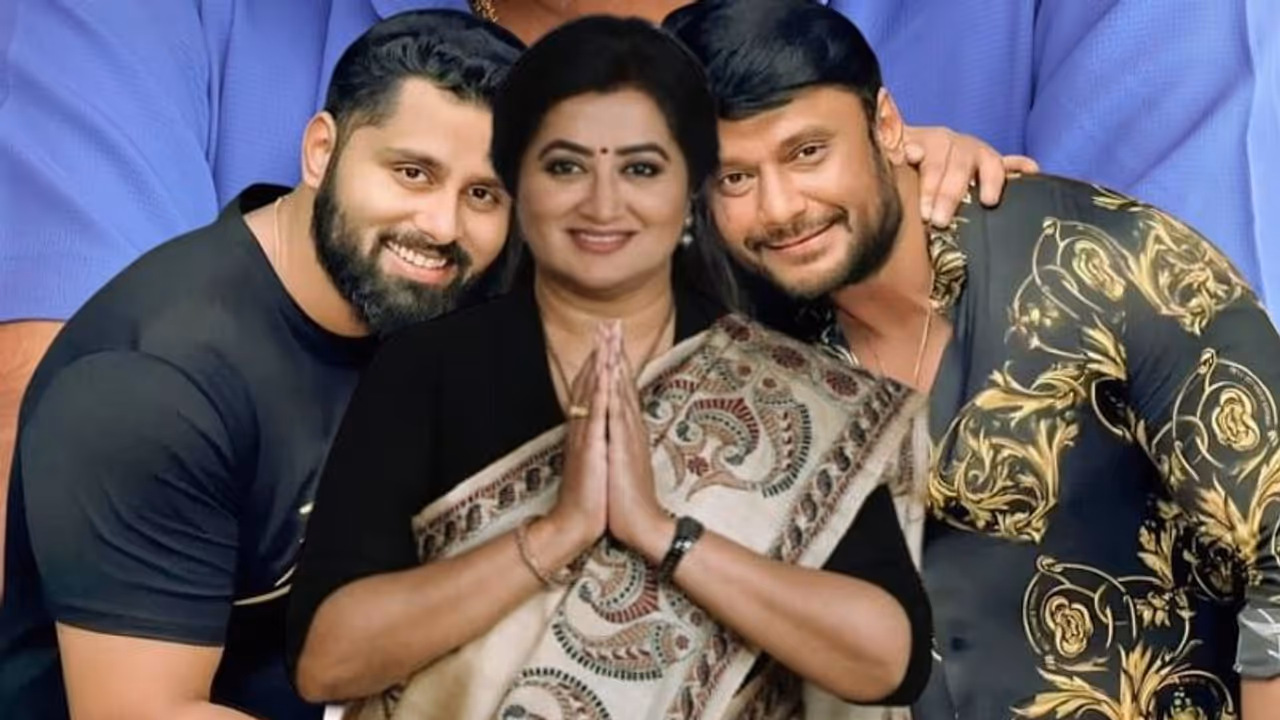 ಸರ್ಜರಿ ಮುಂದೂಡಿ ಸುಮಲತಾ ಸಭೆಗೆ ಬಂದ ದರ್ಶನ್‌, ಯಮ ಕರೆದ್ರೂ ಅಮ್ಮನ ಕೆಲಸ ಮುಗಿಸಿ ಬರ್ತೀನಿ ಎಂದ ನಟ..!