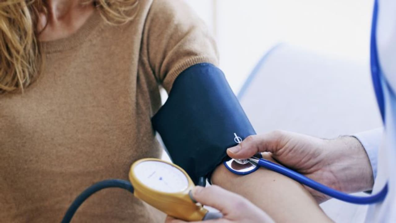 Health Tips: ഉയര്ന്ന രക്തസമ്മർദ്ദമുള്ളവര് ഒഴിവാക്കേണ്ട ഏഴ് ഭക്ഷണങ്ങള്... Health Tips: ഉയര്ന്ന രക്തസമ്മർദ്ദമുള്ളവര് ഒഴിവാക്കേണ്ട ഏഴ് ഭക്ഷണങ്ങള്...