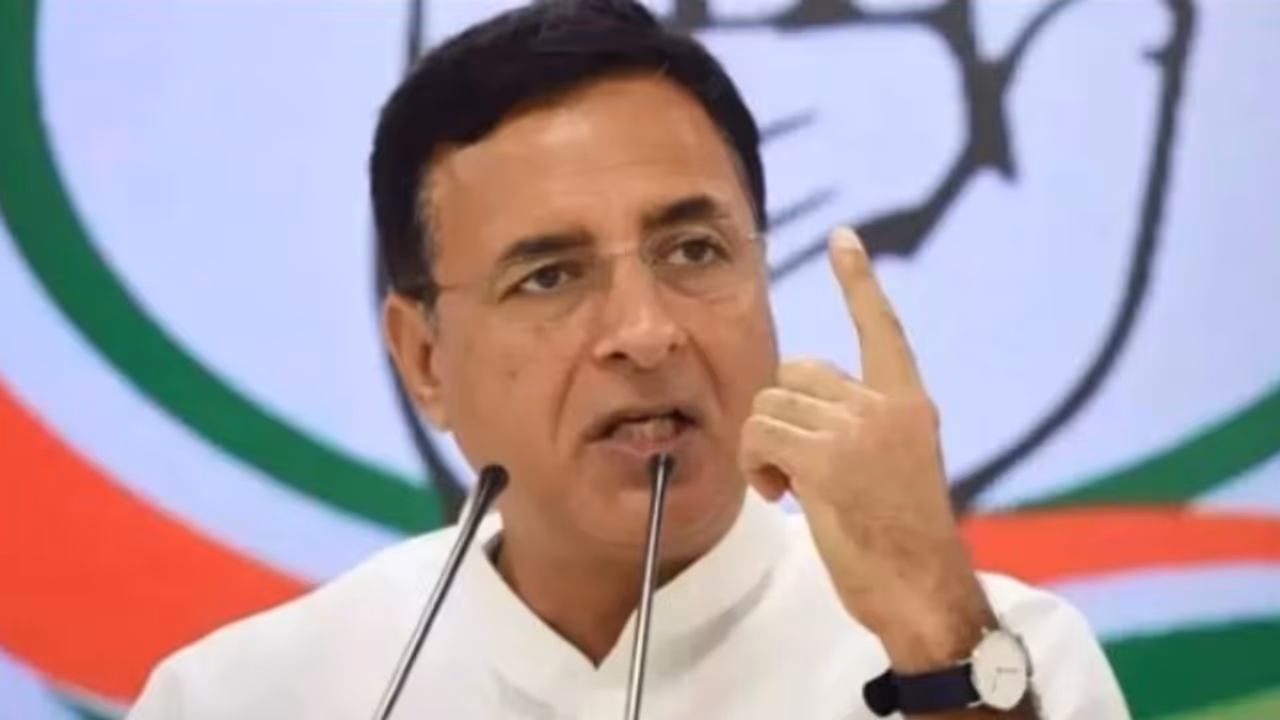 ಹೋರಾಟ ಮಾಡುವ ಬಿಜೆಪಿ ಕಿಟಕಿ ಸ್ವಚ್ಛವಾಗಿದೆಯೇ?: ಸುರ್ಜೆವಾಲ