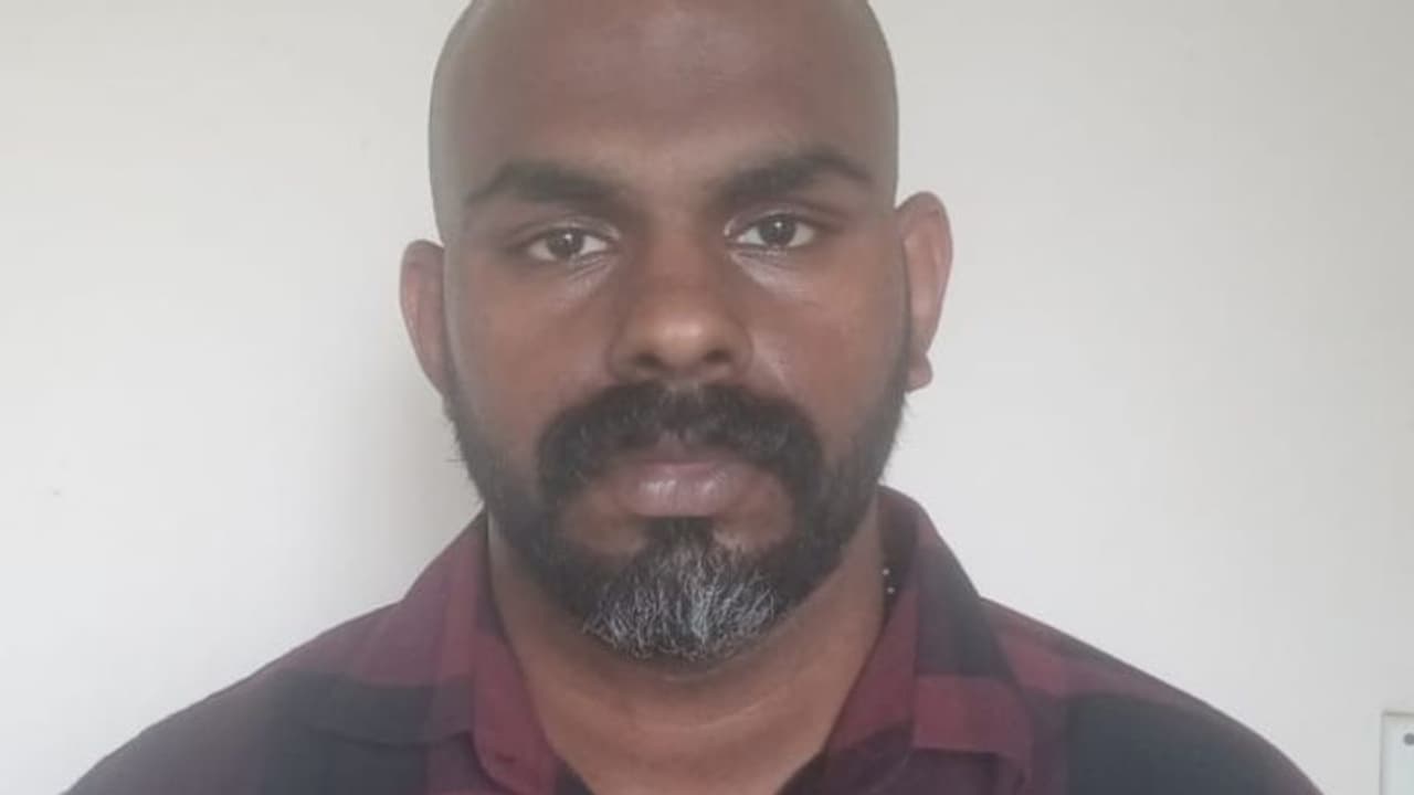 പോളണ്ടില് ജോലി വാഗ്ദാനം ചെയ്ത് ലക്ഷങ്ങള് തട്ടി; വിദേശത്തേക്ക് മടങ്ങവേ എയർപോർട്ടിൽ വെച്ച് പിടികൂടി പോളണ്ടില് ജോലി വാഗ്ദാനം ചെയ്ത് ലക്ഷങ്ങള് തട്ടി; വിദേശത്തേക്ക് മടങ്ങവേ എയർപോർട്ടിൽ വെച്ച് പിടികൂടി