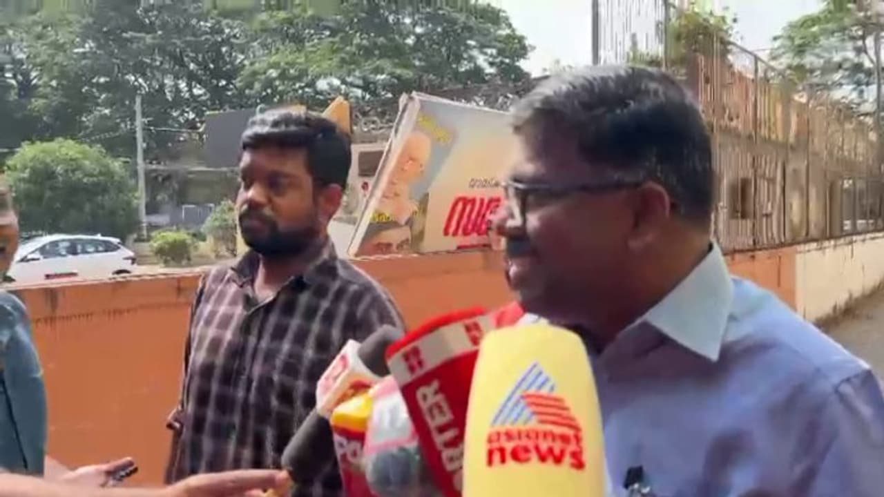 കരുവന്നൂർ കേസിൽ പി.കെ.ബിജു ഇഡിക്ക് മുന്നില് ഹാജരായി ' ചോദ്യങ്ങൾക്ക് അറിയാവുന്ന മറുപടി നൽകും' കരുവന്നൂർ കേസിൽ പി.കെ.ബിജു ഇഡിക്ക് മുന്നില് ഹാജരായി ' ചോദ്യങ്ങൾക്ക് അറിയാവുന്ന മറുപടി നൽകും'