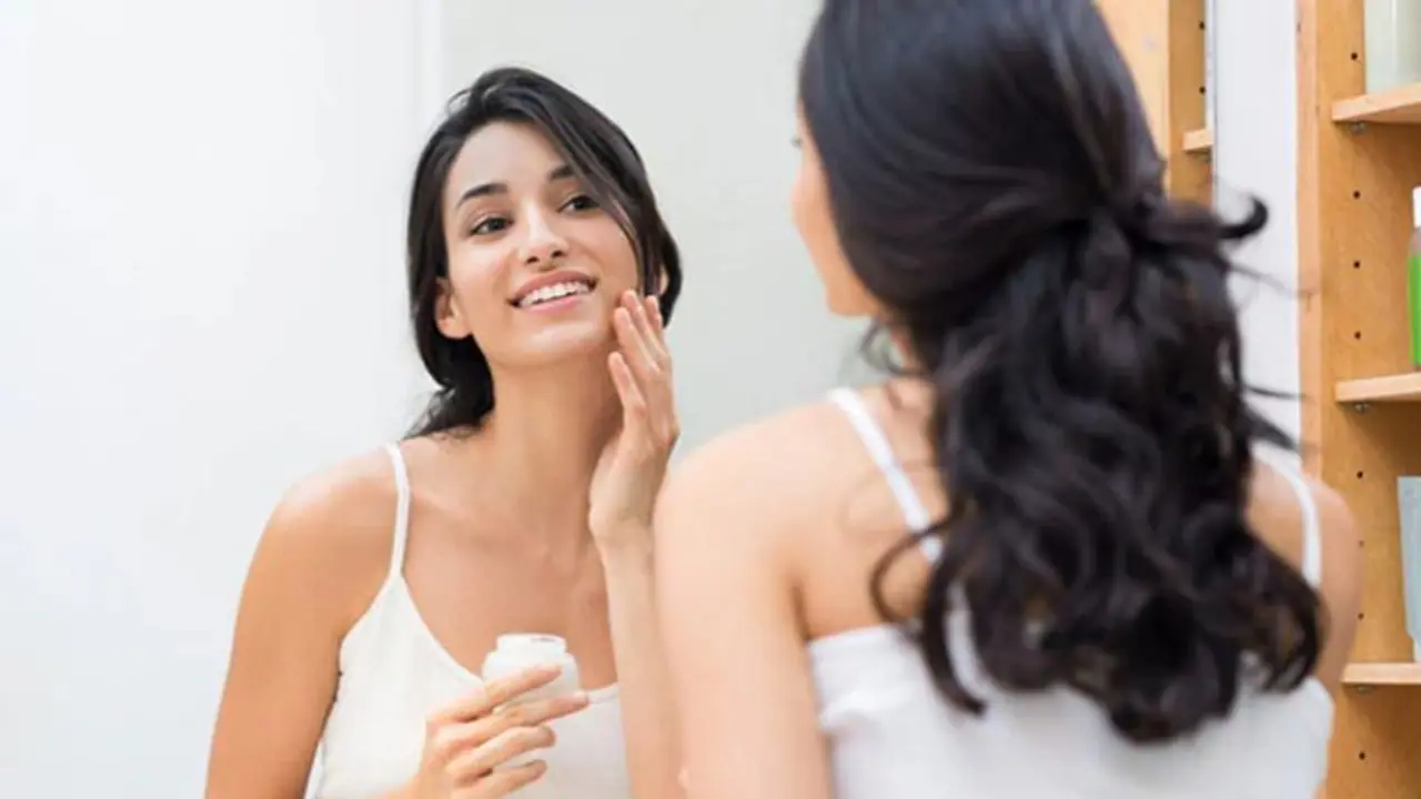 ചർമ്മസംരക്ഷണത്തിനായി റെറ്റിനോള് എങ്ങനെ, എപ്പോൾ ഉപയോഗിക്കണം? അറിയേണ്ടത്... ചർമ്മസംരക്ഷണത്തിനായി റെറ്റിനോള് എങ്ങനെ, എപ്പോൾ ഉപയോഗിക്കണം? അറിയേണ്ടത്...