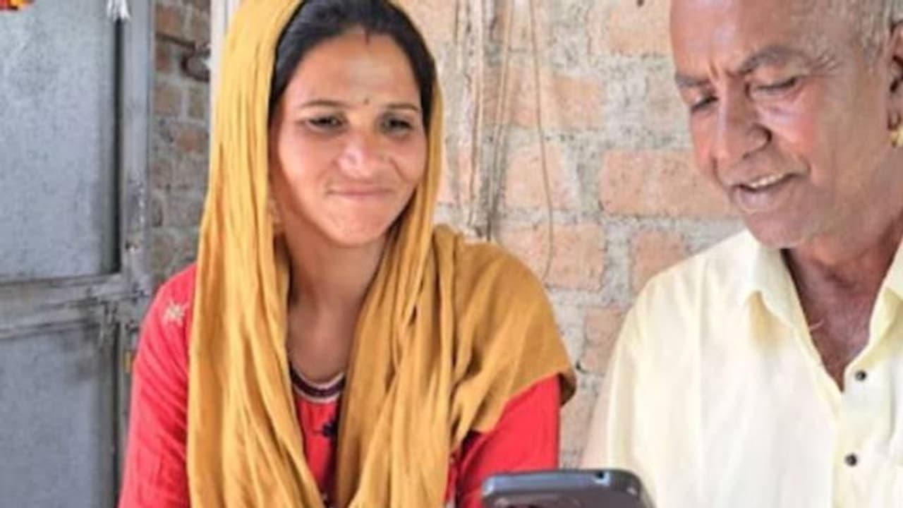 ഫണ്ണി റീൽസ് കണ്ട് വീണുപോയി, 80 കാരനെ പ്രണയിച്ച് 34 കാരി, ഒടുവിൽ ഇരുവർക്കും വിവാഹം