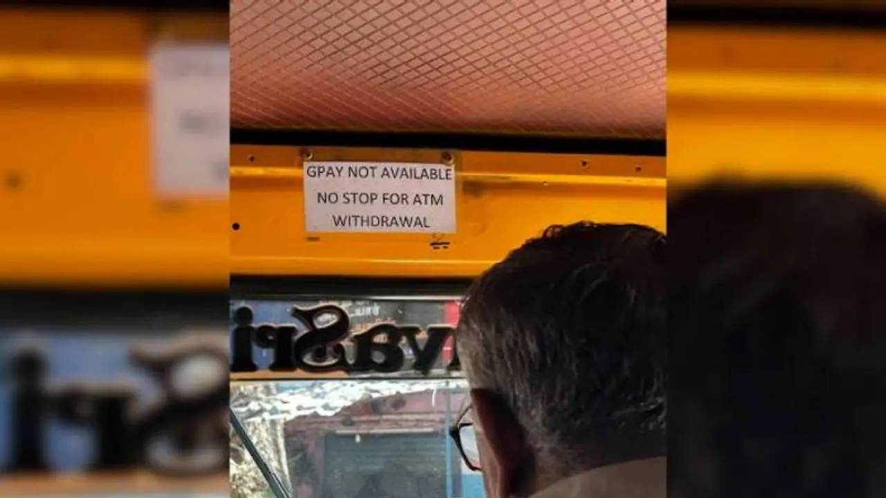 'ഗൂ​ഗിൾ പേ ഇല്ല, എടിഎമ്മിൽ നിർത്തി തരികയുമില്ല'; ഓട്ടോയിലെ അറിയിപ്പ് വൈറൽ