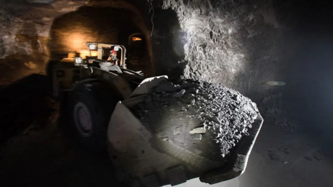 16 ദിവസത്തെ അനിശ്ചിതത്വത്തിന് അവസാനം, സ്വർണഖനിയിൽ കുടുങ്ങിയ 13 പേർക്കായുള്ള തിരച്ചിൽ നിർത്തി 