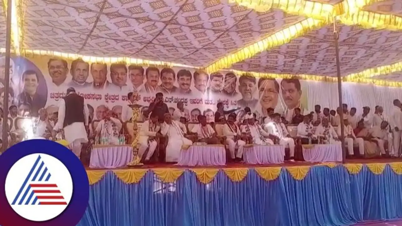 ಚಿತ್ರದುರ್ಗದಲ್ಲಿ ಕಾಂಗ್ರೆಸ್ ಸಮಾವೇಶ: ಭಾಷಣದ ಮಧ್ಯೆ ಎದ್ದು ಹೊರಟವರಿಗೆ ಗದರಿದ ಸಿಎಂ