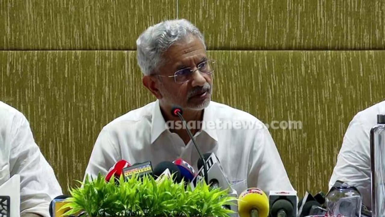 റഷ്യയില് കുടുങ്ങിയ മലയാളികളെ കൊണ്ടുവരും, കച്ചത്തീവില് ഡിഎംകെ പറയുന്നതില് പിഴവെന്നും വിദേശകാര്യമന്ത്രി റഷ്യയില് കുടുങ്ങിയ മലയാളികളെ കൊണ്ടുവരും, കച്ചത്തീവില് ഡിഎംകെ പറയുന്നതില് പിഴവെന്നും വിദേശകാര്യമന്ത്രി