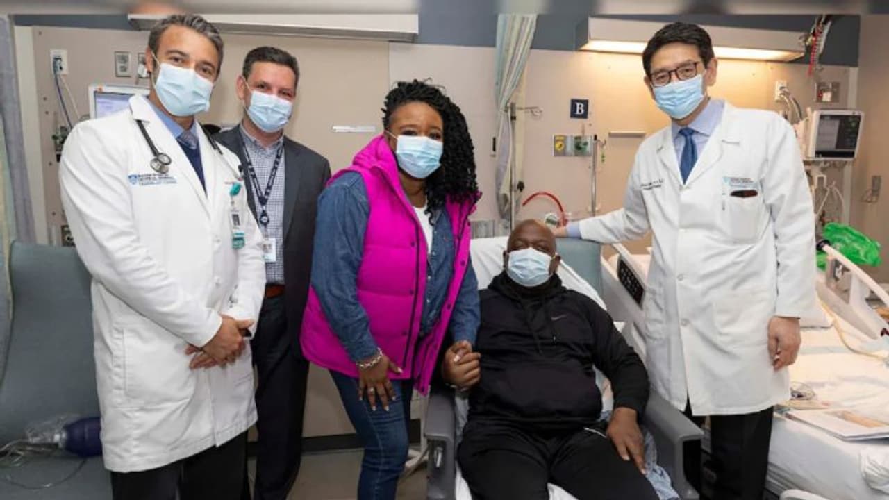 Pig Kidney : "இனி டயாலிசிஸ் தேவையில்லை".. பன்றியின் சிறுநீரகம் பொருத்தப்பட்ட முதல் மனிதர் வீடு திரும்பினார்! Pig Kidney : "இனி டயாலிசிஸ் தேவையில்லை".. பன்றியின் சிறுநீரகம் பொருத்தப்பட்ட முதல் மனிதர் வீடு திரும்பினார்!