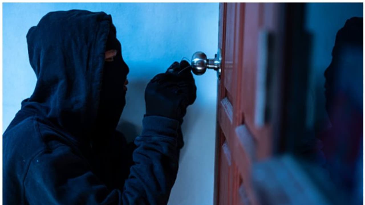 ഇരുട്ടിന്‍റെ മറവിൽ മാസ്ക് ധരിച്ചെത്തും, കാണുന്നത് എന്തും മോഷ്ടിക്കും; 40 കേസുകളിലെ പ്രതി ഒടുവിൽ അറസ്റ്റിൽ