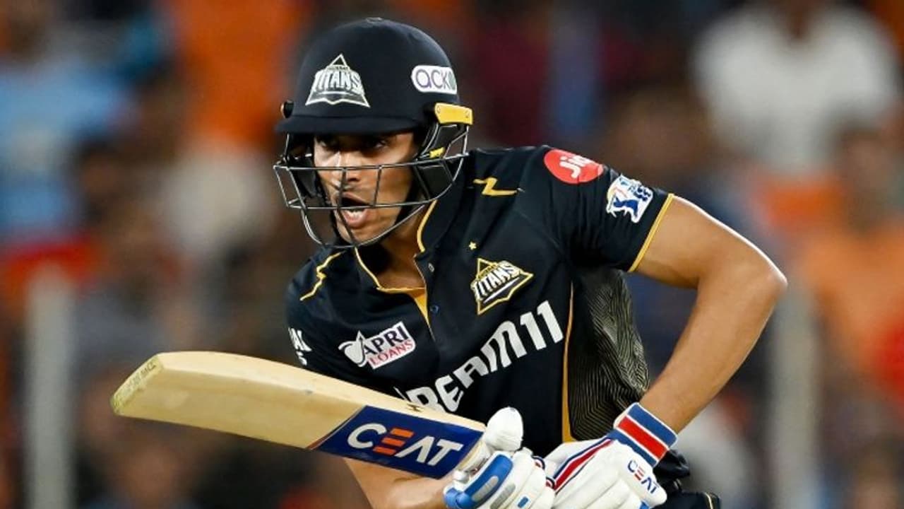 ஐபிஎல் கிரிக்கெட்டில் அதிவேகமாக 300 சிக்ஸர்கள் அடித்து சாதனை; 17 ஆவது போட்டியில் 300ஆவது சிக்ஸ அடித்த கில்! ஐபிஎல் கிரிக்கெட்டில் அதிவேகமாக 300 சிக்ஸர்கள் அடித்து சாதனை; 17 ஆவது போட்டியில் 300ஆவது சிக்ஸ அடித்த கில்!