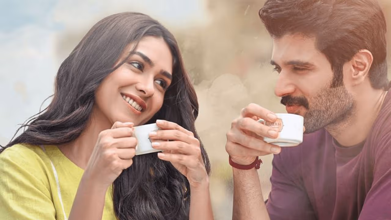 'Family Star' REVIEW: HIT or FLOP? Is Vijay Deverakonda, Mrunal Thakur's film worth watching? Read this 'Family Star' REVIEW: HIT or FLOP? Is Vijay Deverakonda, Mrunal Thakur's film worth watching? Read this