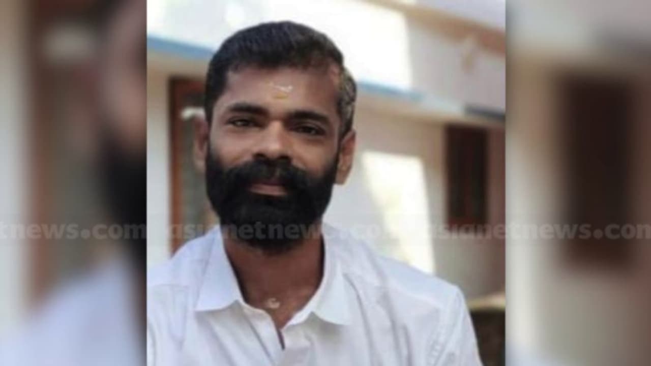 മൂര്ക്കനാട് ഉത്സവത്തിനിടെ സംഘര്ഷം: മരണം രണ്ടായി; ജീവനെടുത്ത അടിക്ക് കാരണം ഫുട്ബോൾ കളിയിലെ തര്ക്കം മൂര്ക്കനാട് ഉത്സവത്തിനിടെ സംഘര്ഷം: മരണം രണ്ടായി; ജീവനെടുത്ത അടിക്ക് കാരണം ഫുട്ബോൾ കളിയിലെ തര്ക്കം
