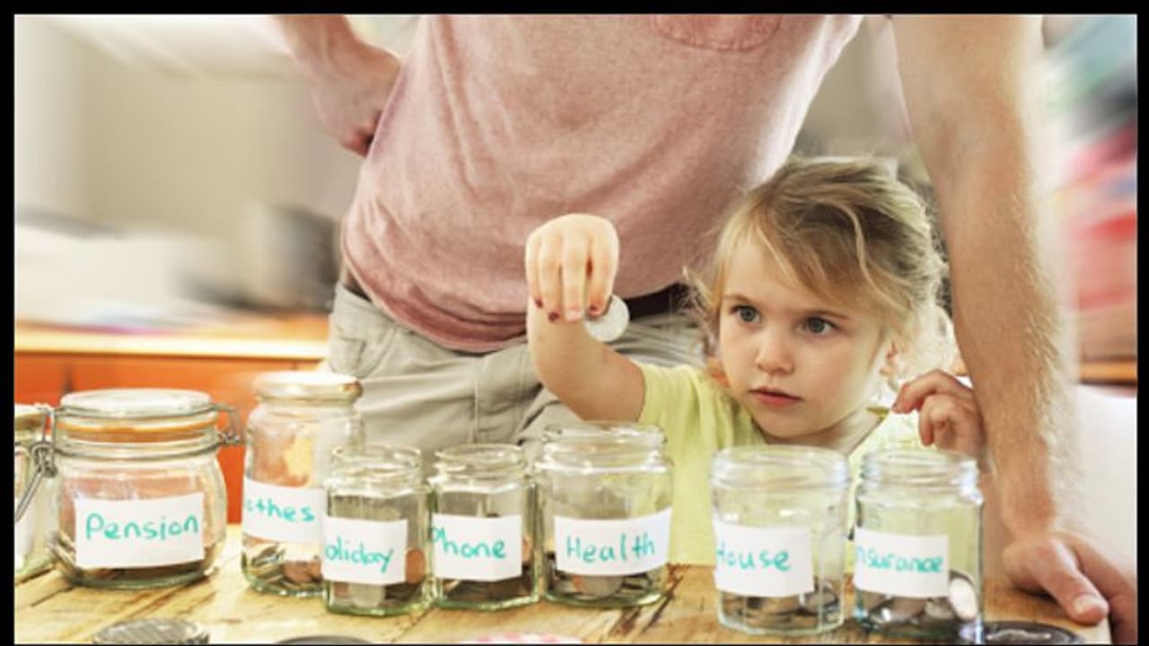 കുട്ടികളുടെ ഭാവി സുരക്ഷിതമാക്കാന്‍ അഞ്ച് ടിപ്പ്സ്; രാധിക ഗുപ്തയുടെ ട്വിറ്റ് വൈറലോട് വൈറല്‍ 