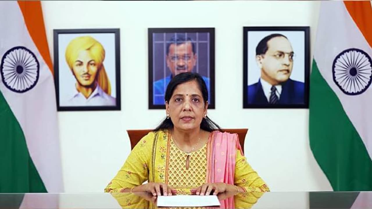 Delhi HC directs Kejriwal's wife Sunita, others to take down video of CM's court proceedings Delhi HC directs Kejriwal's wife Sunita, others to take down video of CM's court proceedings
