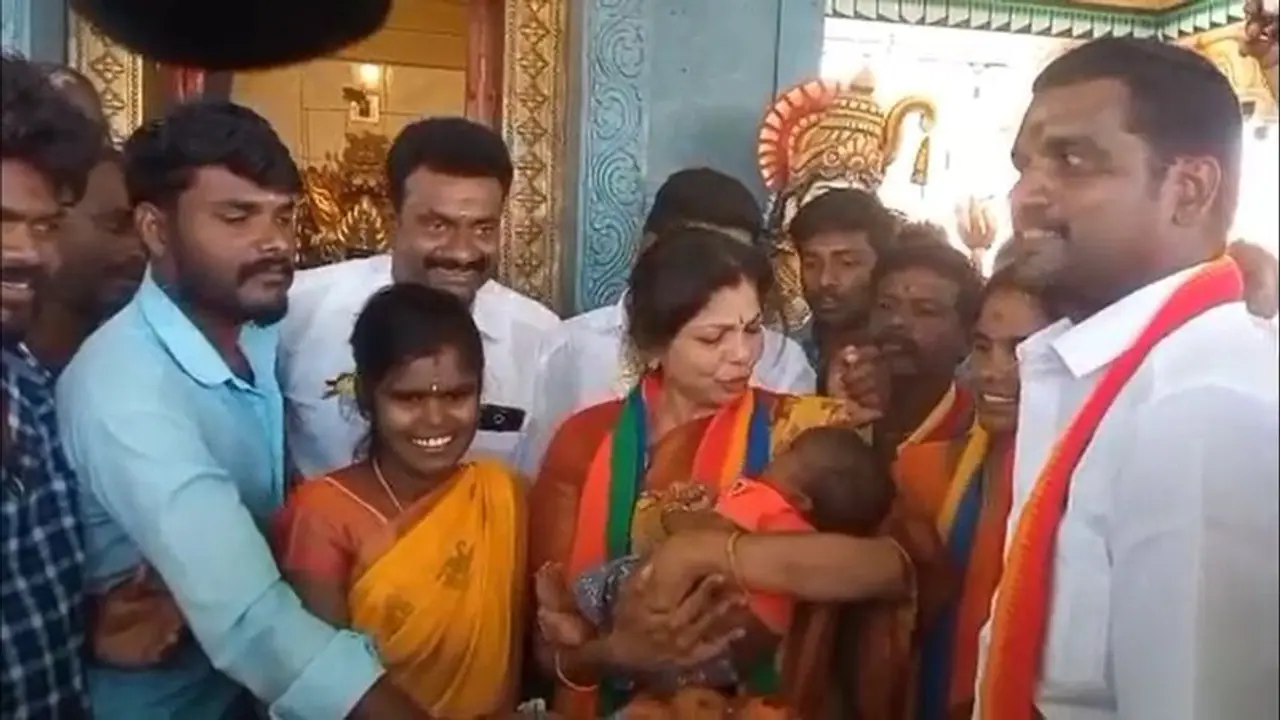 குழந்தைக்கு பெயர் சூட்டி அள்ளி கொஞ்சிய சௌமியா அன்புமணி; தொண்டர்களின் செயலால் வேட்பாளர் நெகிழ்ச்சி