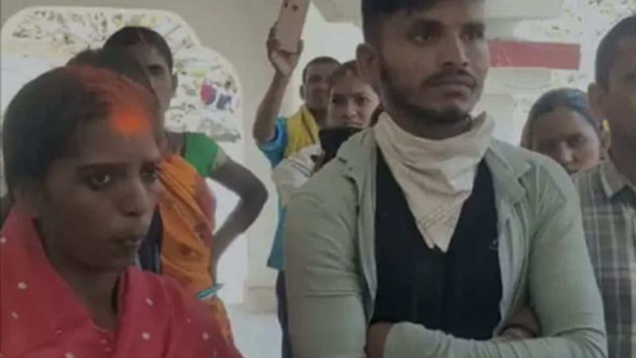 Bihar News: प्रेमिका से मिलने गया था 3 बच्चों का बाप, दूसरी दूल्हन लेकर लौटा...Interesting Story