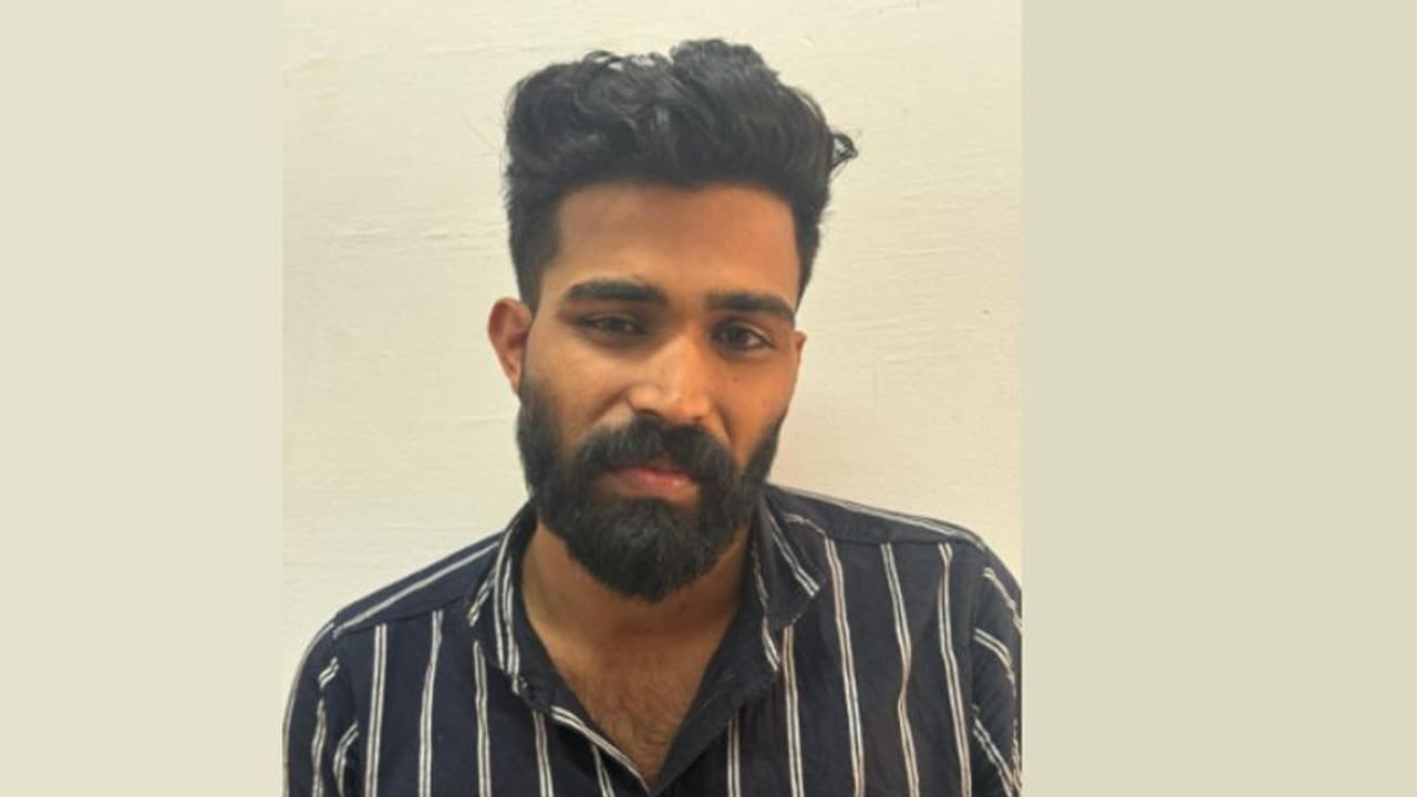 പ്രായപൂർത്തിയാകാത്ത പെൺകുട്ടിയോട് നാല് വർഷത്തോളം ലൈംഗിക അതിക്രമം, കൂടാതെ സ്വർണവും കൈക്കലാക്കി; അറസ്റ്റ് പ്രായപൂർത്തിയാകാത്ത പെൺകുട്ടിയോട് നാല് വർഷത്തോളം ലൈംഗിക അതിക്രമം, കൂടാതെ സ്വർണവും കൈക്കലാക്കി; അറസ്റ്റ്