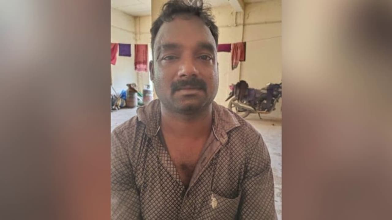 പൂട്ടിയ ക്രഷറിന്റ ശുചിമുറി മാത്രം ആക്ടീവ്, ഇടയ്ക്ക് വെളിച്ചവും മണവും, പൊലീസിന് രഹസ്യവിവരമെത്തി, അറസ്റ്റ് പൂട്ടിയ ക്രഷറിന്റ ശുചിമുറി മാത്രം ആക്ടീവ്, ഇടയ്ക്ക് വെളിച്ചവും മണവും, പൊലീസിന് രഹസ്യവിവരമെത്തി, അറസ്റ്റ്