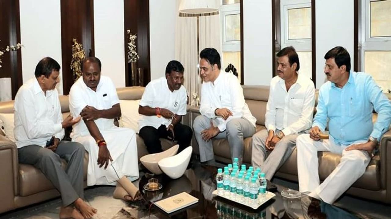 Lok Sabha Election 2024: ಡಿಕೆಶಿ ನೋಟು... ಡಾಕ್ಟರ್ಗೆ ವೋಟು...: ಕುಮಾರಸ್ವಾಮಿ..! Lok Sabha Election 2024: ಡಿಕೆಶಿ ನೋಟು... ಡಾಕ್ಟರ್ಗೆ ವೋಟು...: ಕುಮಾರಸ್ವಾಮಿ..!