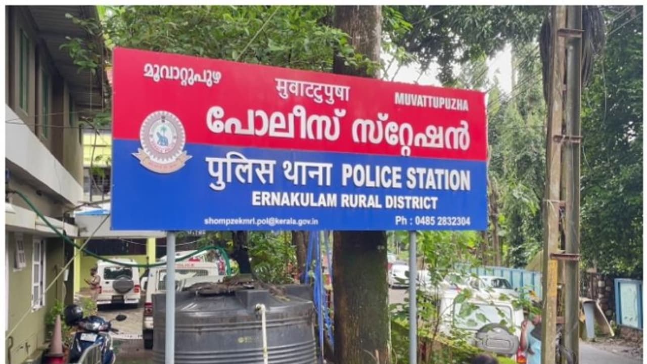 അതിഥിതൊഴിലാളിയുടെ മരണം; ആൾക്കൂട്ട മർദനമെന്ന് പരാതി; 10 പേർ കസ്റ്റഡിയിൽ; അന്വേഷണം ഊർജിതമാക്കി പൊലീസ് അതിഥിതൊഴിലാളിയുടെ മരണം; ആൾക്കൂട്ട മർദനമെന്ന് പരാതി; 10 പേർ കസ്റ്റഡിയിൽ; അന്വേഷണം ഊർജിതമാക്കി പൊലീസ്