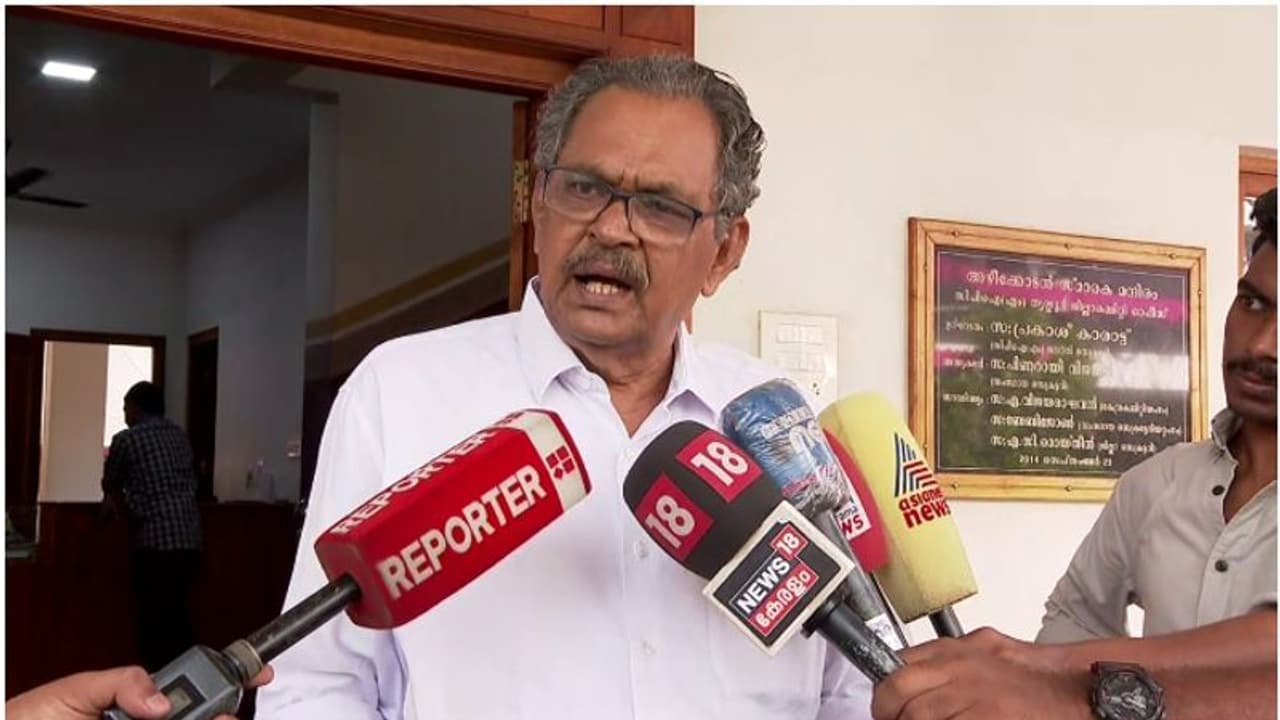 ഇഡി ഓഫീസിലെത്തി സിപിഎം ജില്ലാ സെക്രട്ടറിയുടെ മൊഴിയെടുത്ത് ആദായനികുതി വകുപ്പ്, തൃശ്ശൂരിൽ 2 ബാങ്കുകളിൽ പരിശോധന ഇഡി ഓഫീസിലെത്തി സിപിഎം ജില്ലാ സെക്രട്ടറിയുടെ മൊഴിയെടുത്ത് ആദായനികുതി വകുപ്പ്, തൃശ്ശൂരിൽ 2 ബാങ്കുകളിൽ പരിശോധന