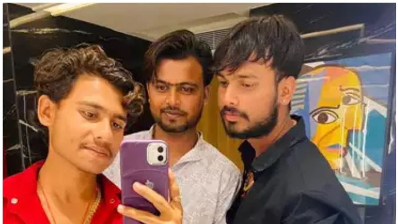 ഈ ഒരൊറ്റ ചിത്രത്തിൽ വേണ്ട തെളിവെല്ലാം...; പ്രതികളുടെ 'ആനമണ്ടത്തരം' അവരെ തന്നെ കുഴിയിൽ ചാടിച്ചു, അറസ്റ്റ് ഈ ഒരൊറ്റ ചിത്രത്തിൽ വേണ്ട തെളിവെല്ലാം...; പ്രതികളുടെ 'ആനമണ്ടത്തരം' അവരെ തന്നെ കുഴിയിൽ ചാടിച്ചു, അറസ്റ്റ്