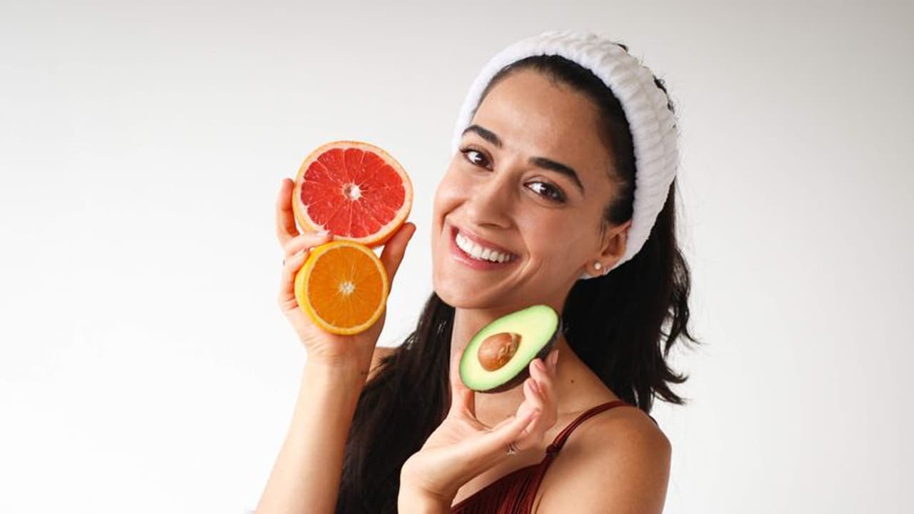 തിളക്കവും ആരോഗ്യവുമുള്ള ചര്‍മ്മം സ്വന്തമാക്കാം ; 10 ഭക്ഷണങ്ങൾ ശീലമാക്കൂ 