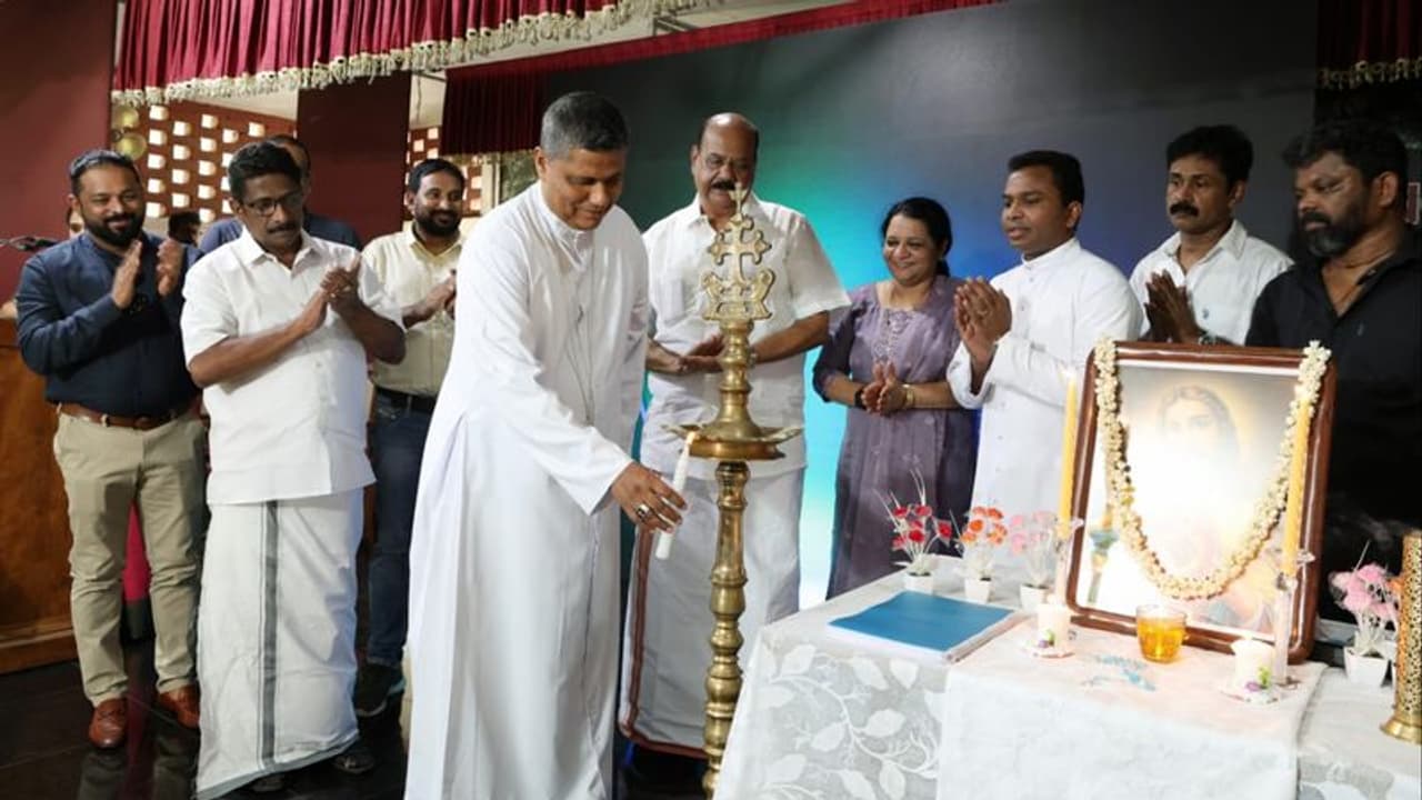 കുടുംബ ബന്ധങ്ങളുടെ കഥയുമായി 'സ്വർഗം'; തുടക്കമിട്ട് മാർ ജോസഫ് പാംപ്ലാനിയും മാണി സി കാപ്പനും കുടുംബ ബന്ധങ്ങളുടെ കഥയുമായി 'സ്വർഗം'; തുടക്കമിട്ട് മാർ ജോസഫ് പാംപ്ലാനിയും മാണി സി കാപ്പനും